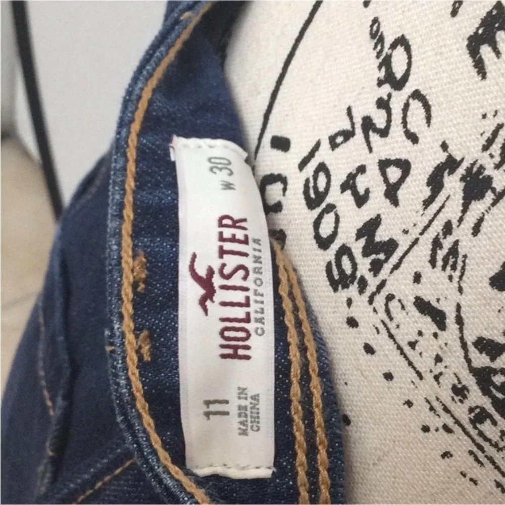 NWOT Hollister Dark Blue Mini Skirt 6 Button Detail Size 11